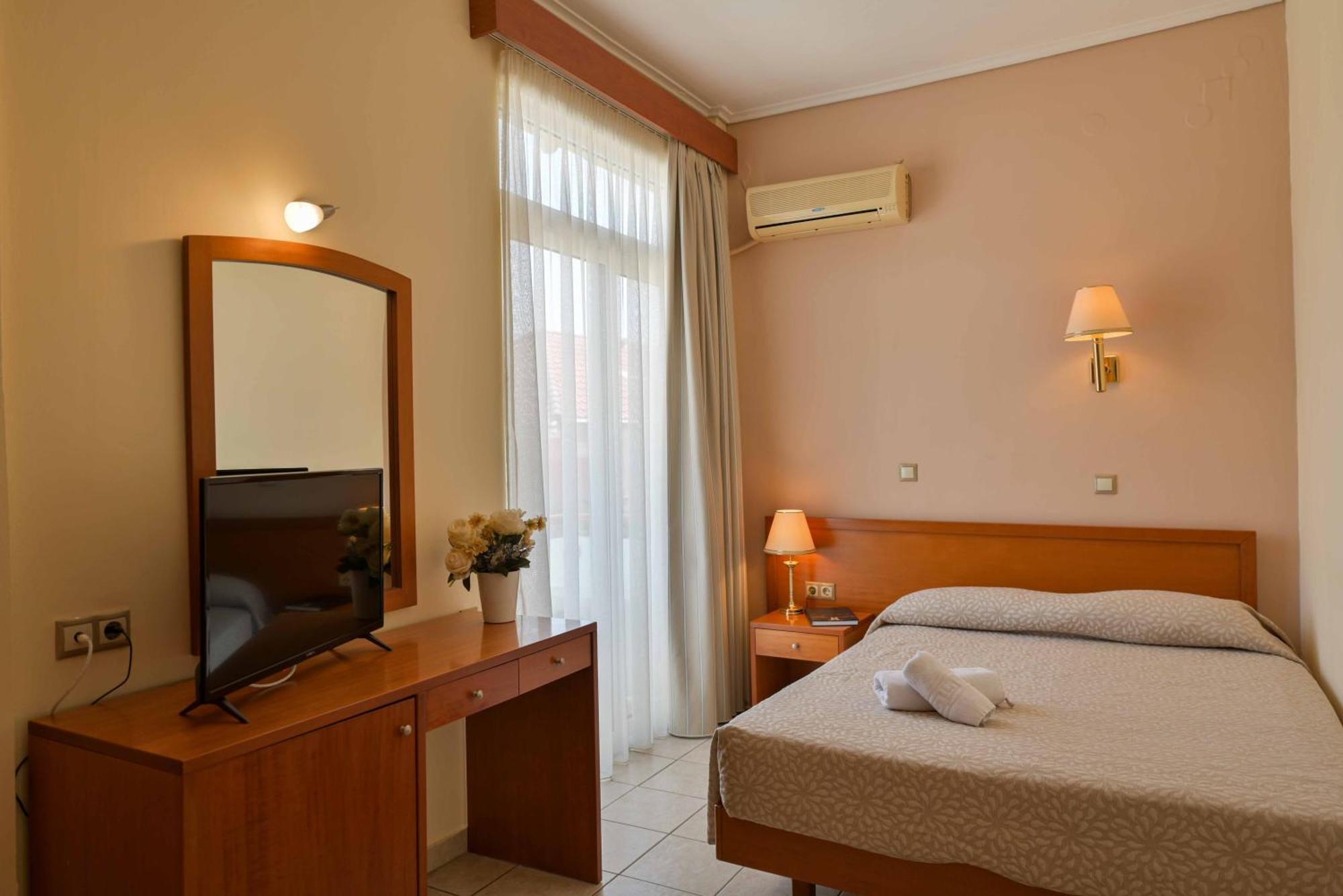 Neda Hotel أولمبيا الغرفة الصورة