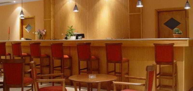 Neda Hotel أولمبيا المطعم الصورة