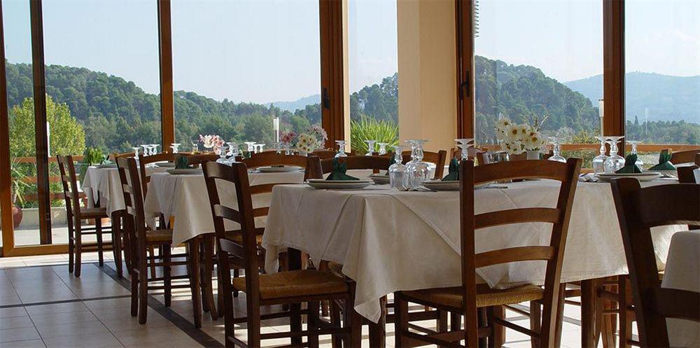 Neda Hotel أولمبيا المطعم الصورة